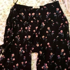 Medium Floral Capri Pants